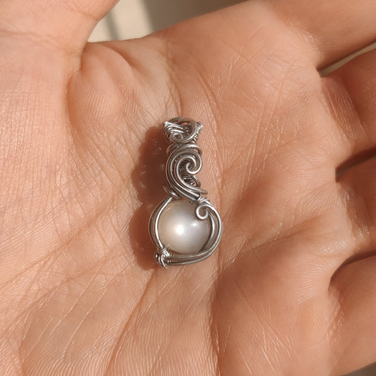 Chandna white moonstone in silver pendant created by sanguine aura handcrafted jewellery, pune, India
