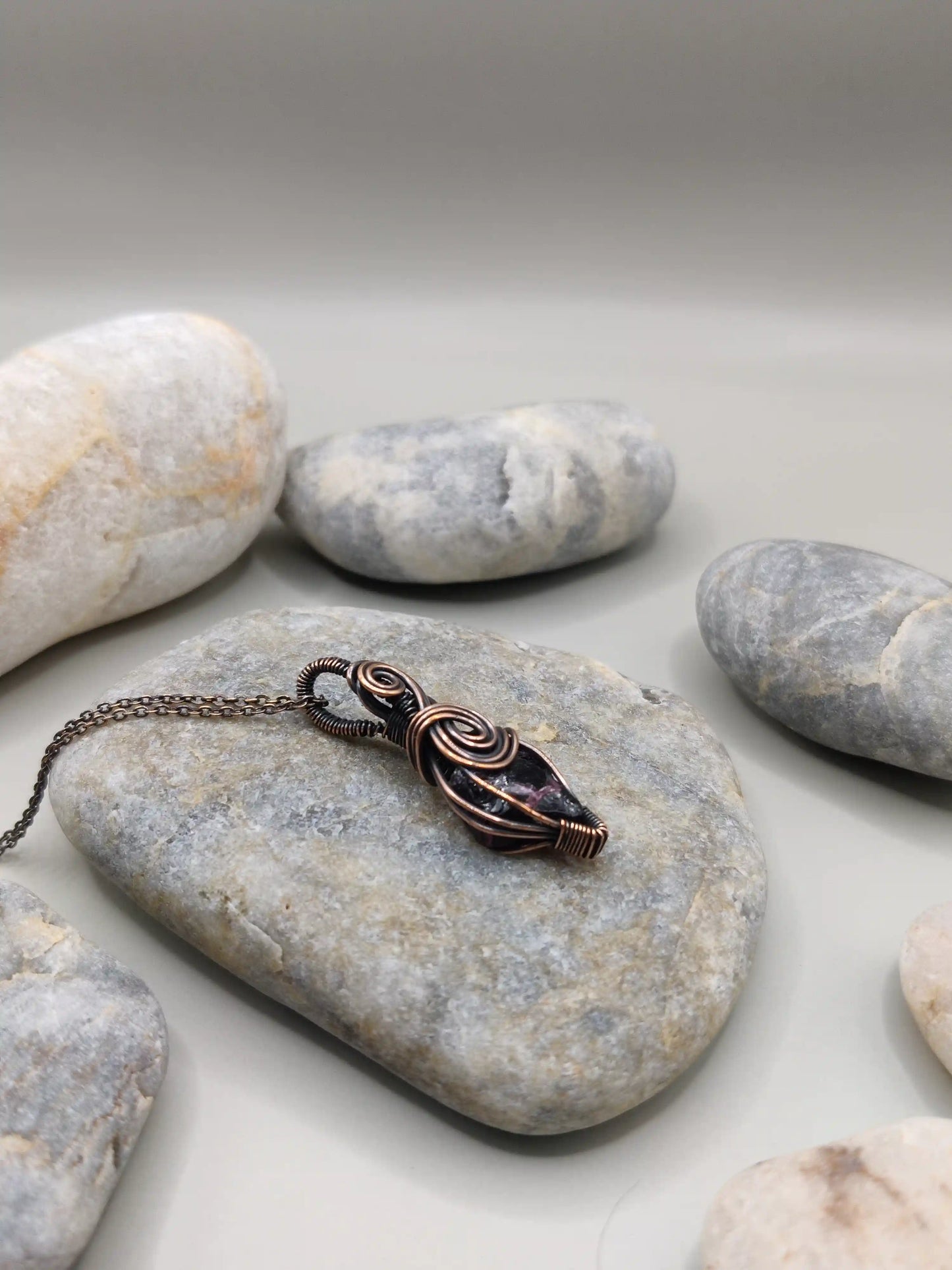 Niyati - Raw Garnet Antiqued Copper Necklace 001