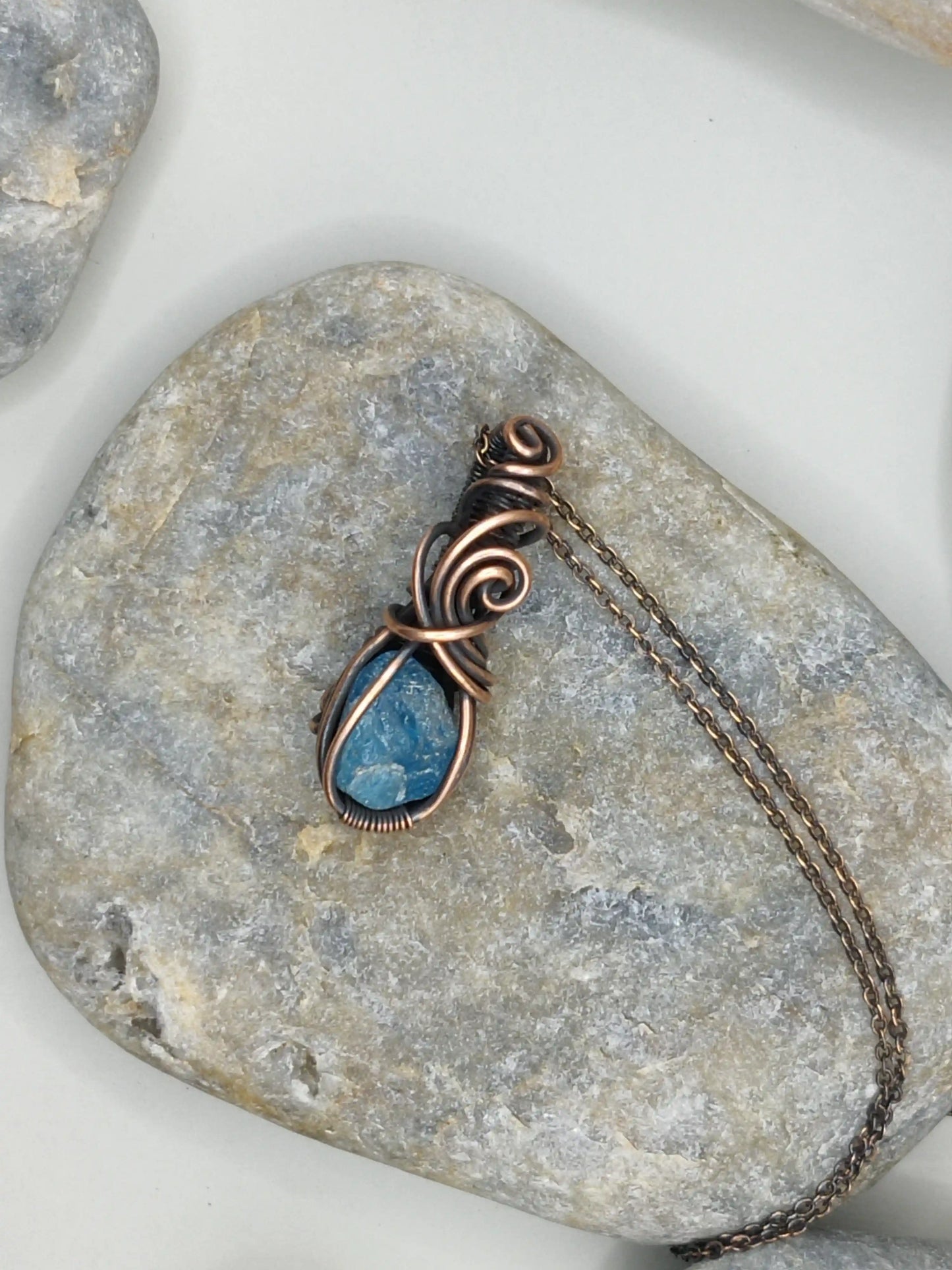 Niyati - Raw Blue Apatite Copper Necklace -001