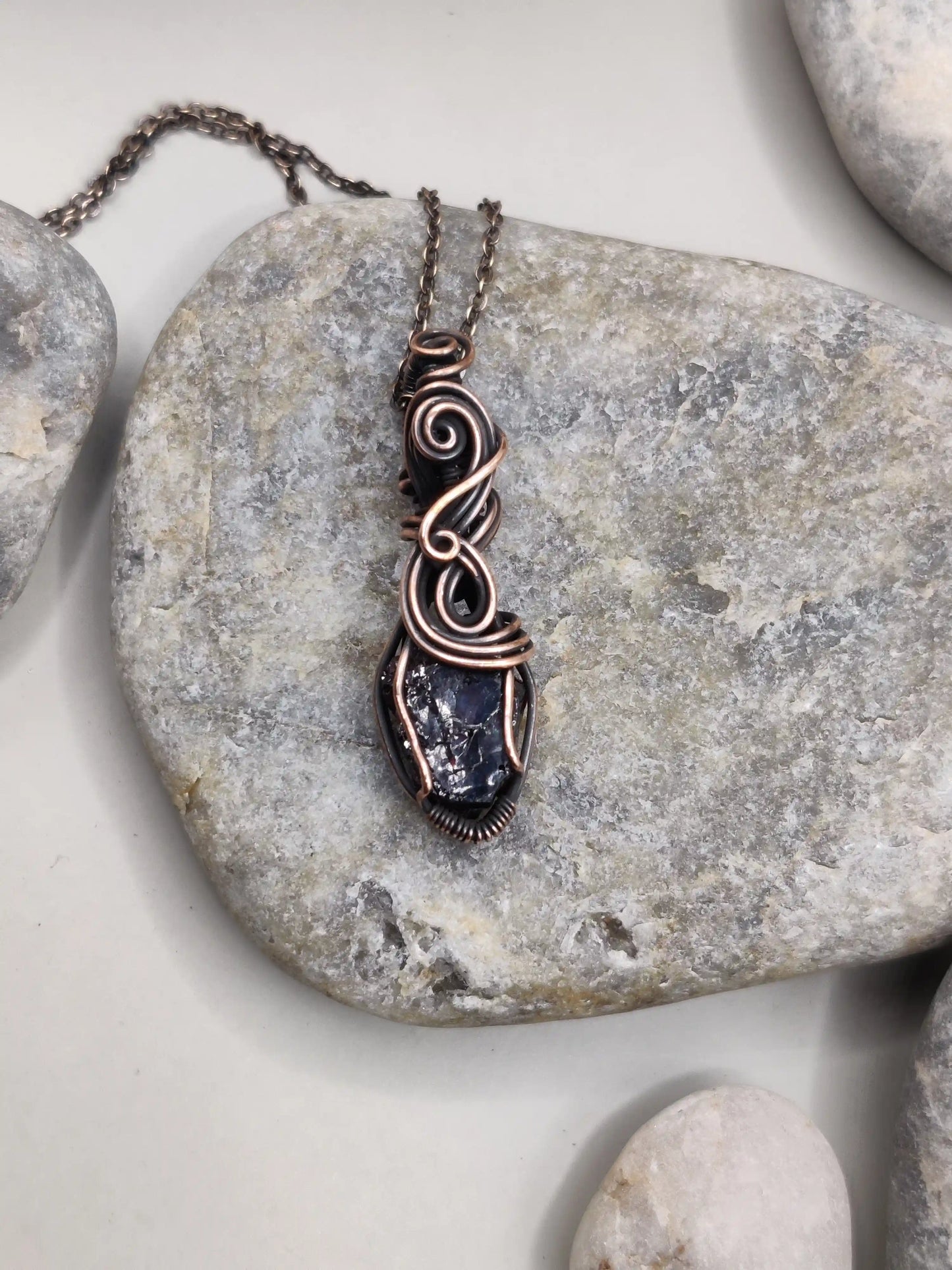 Niyati - Raw Garnet Antiqued Copper Necklace 002