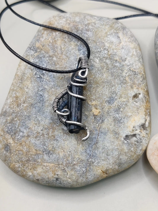 Neil - Raw Black Tourmaline Silver Pendant 001
