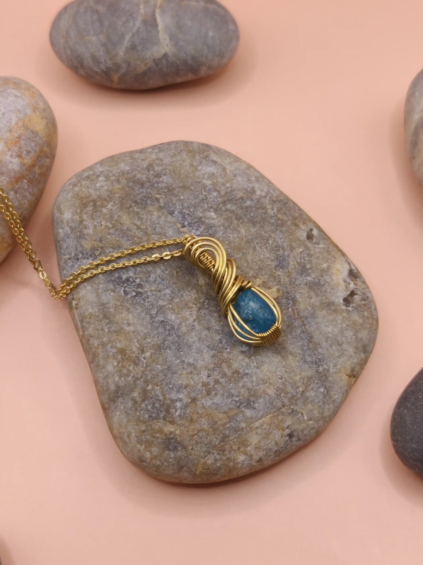 Niyati - Raw Blue Apatite Brass Necklace -001