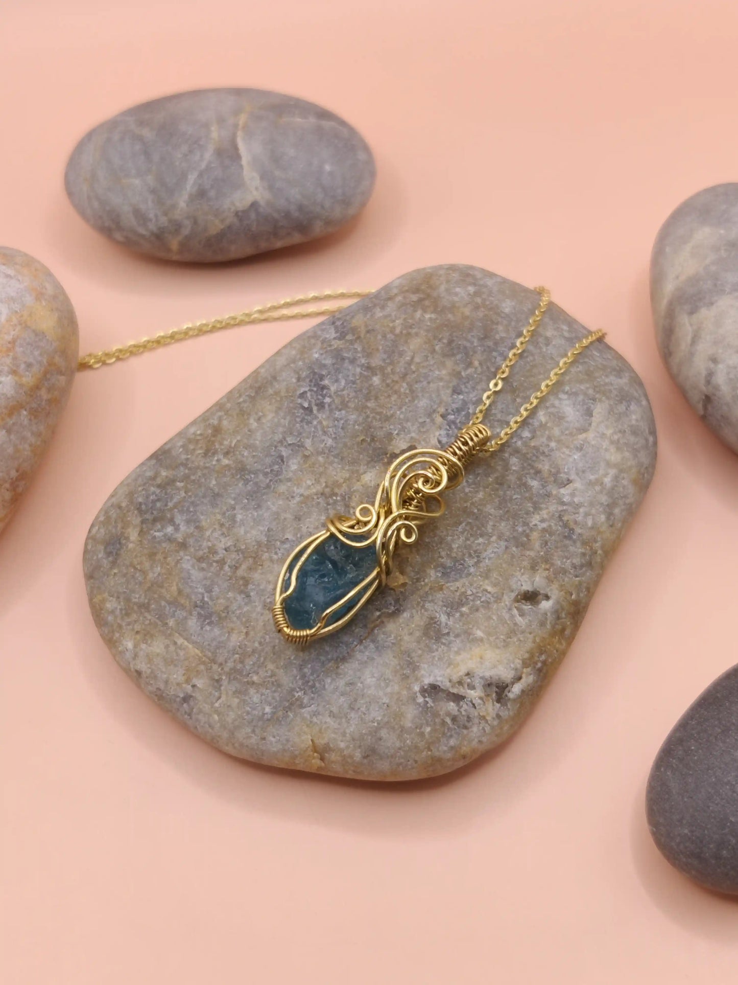 Niyati - Raw Blue Apatite Brass Necklace -002