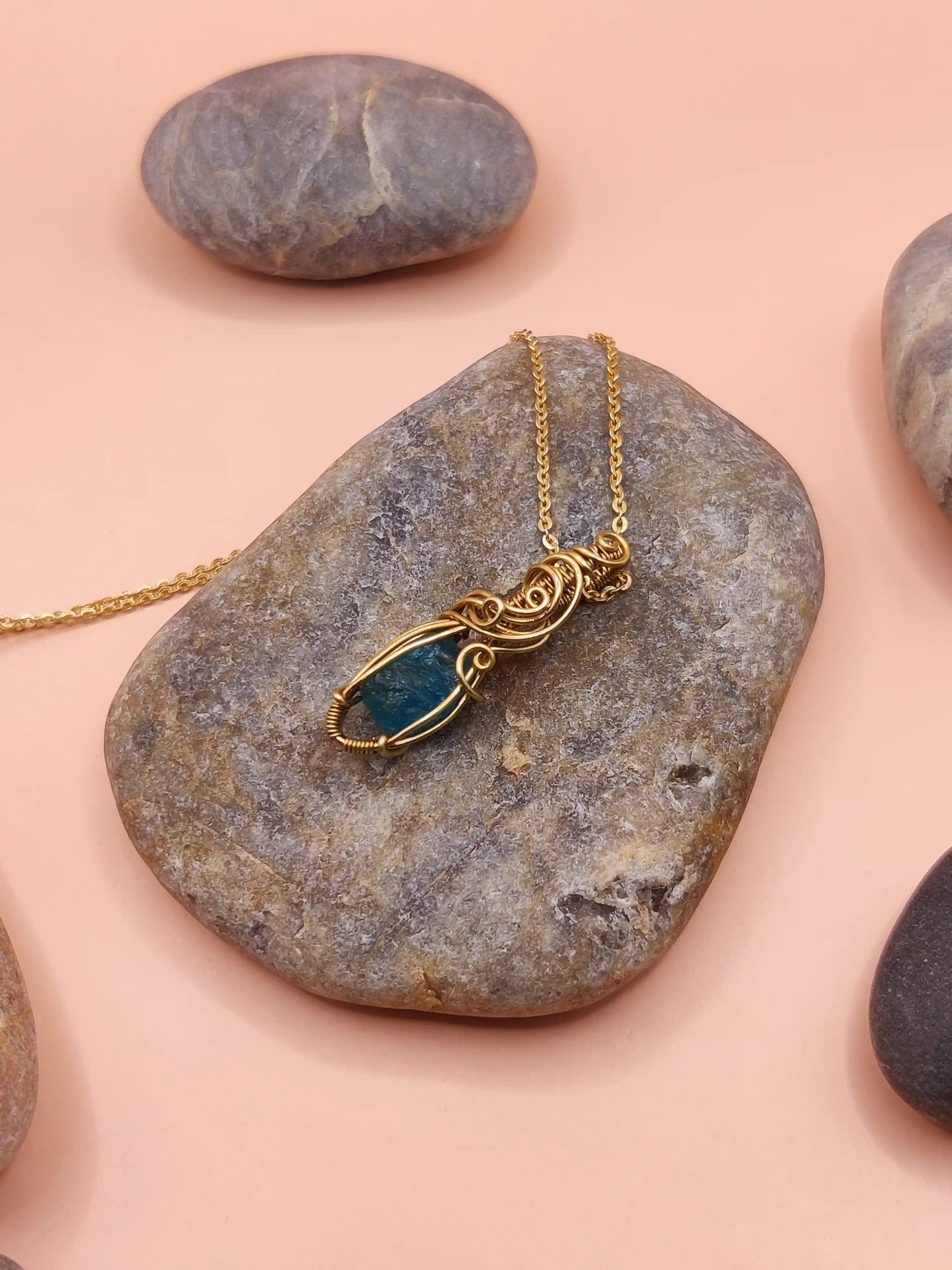 Niyati - Raw Blue Apatite Brass Necklace -005