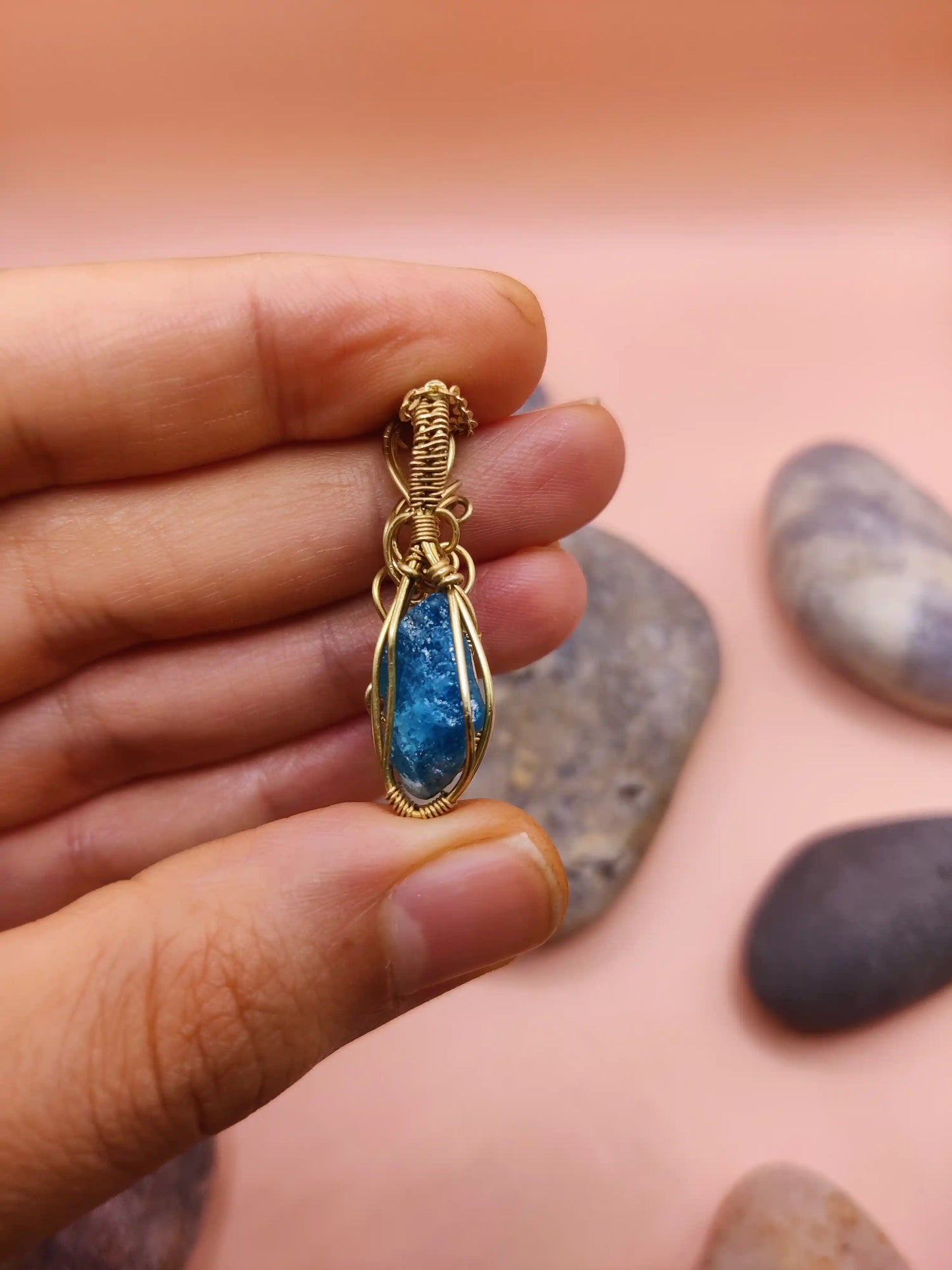 Niyati - Raw Blue Apatite Brass Necklace -006