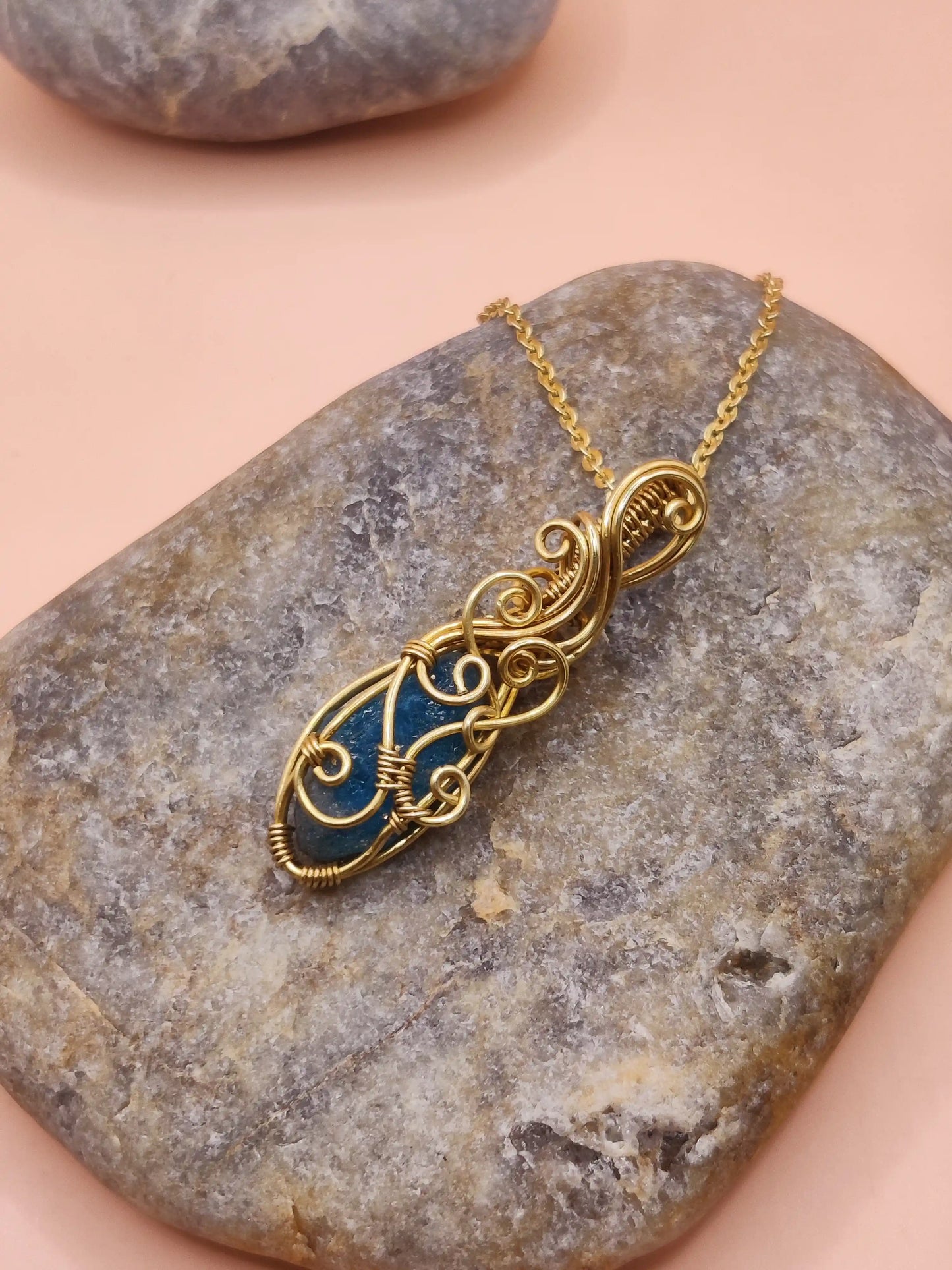 Niyati - Raw Blue Apatite Brass Necklace -006