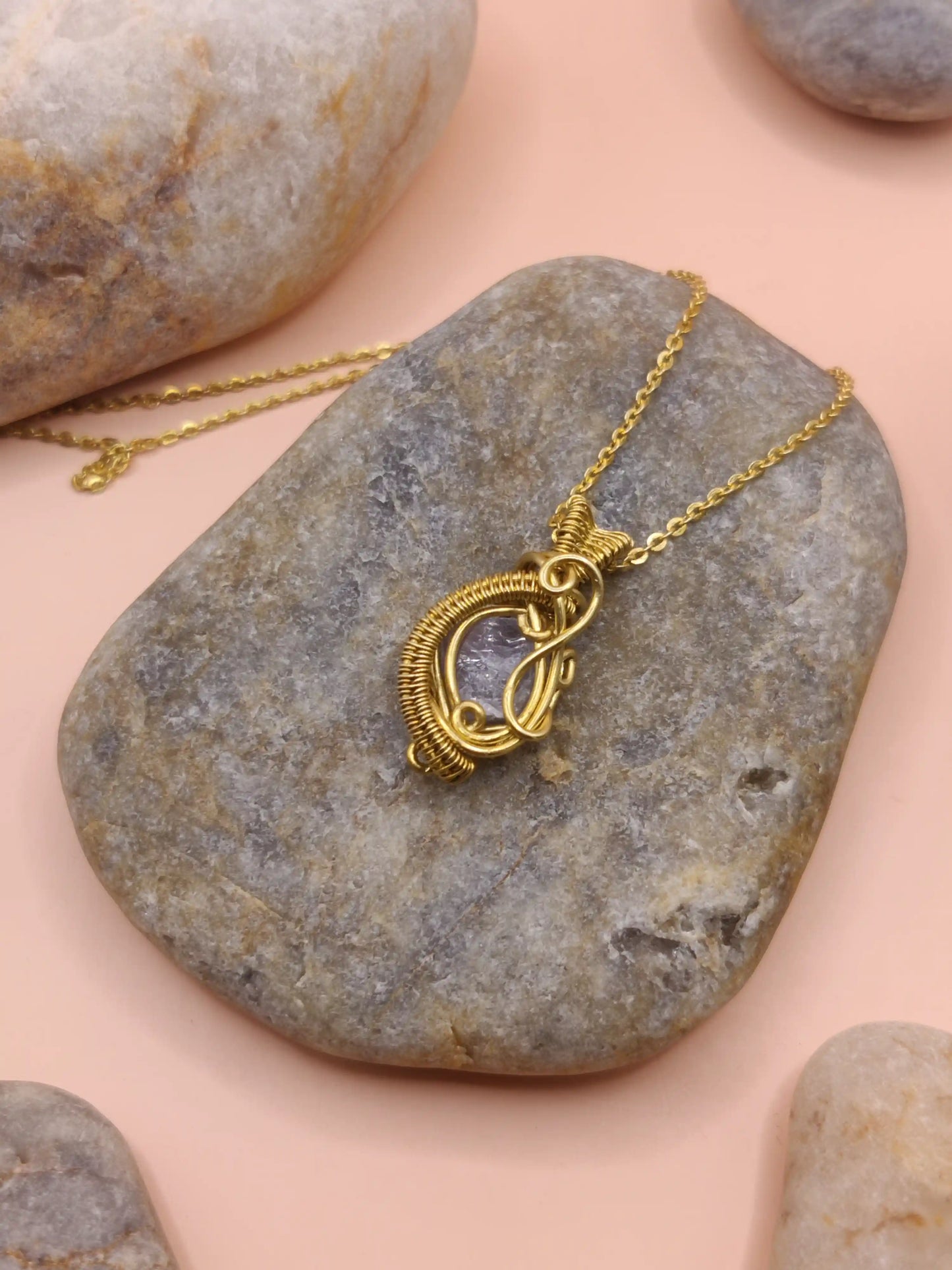 Niyati - Raw Corundum (Sapphire) Brass Necklace 001