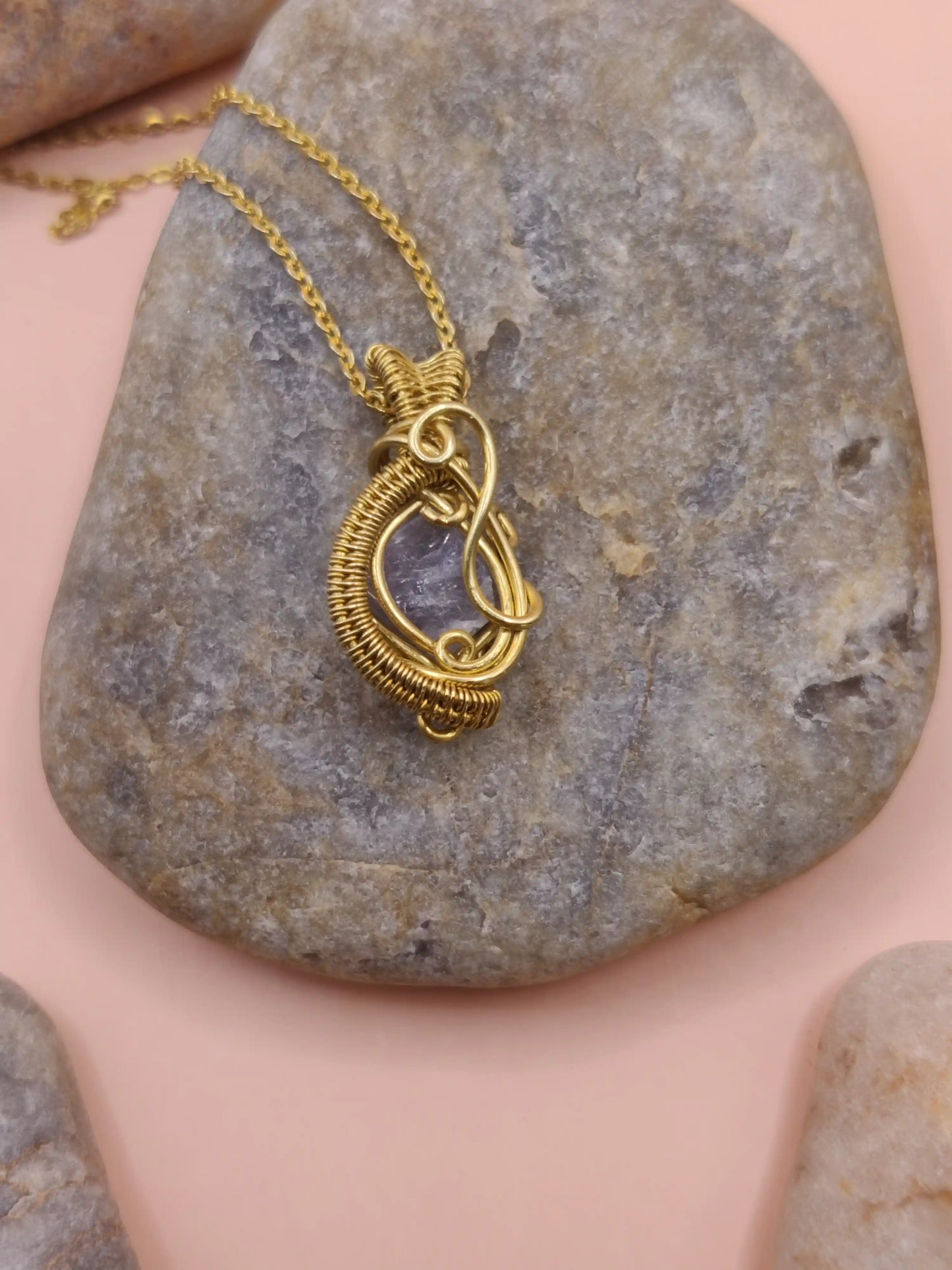 Niyati - Raw Corundum (Sapphire) Brass Necklace 001