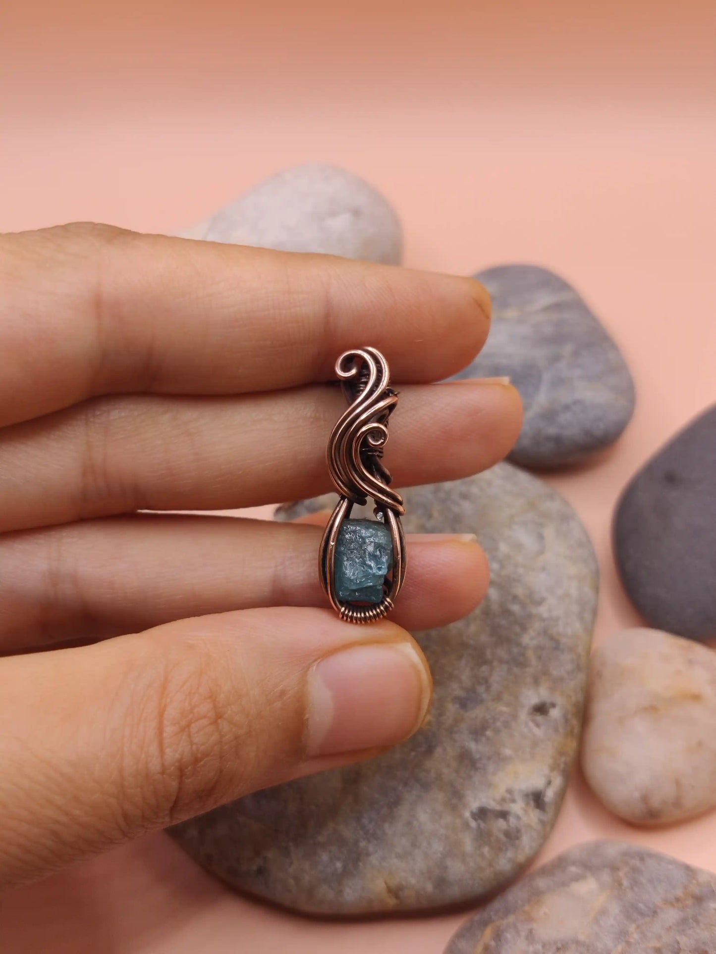 Niyati - Raw Blue Apatite Copper Necklace -002