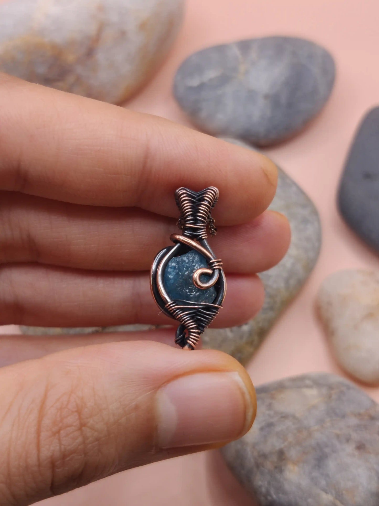 Niyati - Raw Blue Apatite Copper Necklace -005