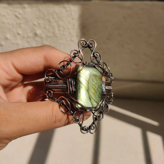 Gauranga - Labradorite Copper Cuff Bracelet - 002
