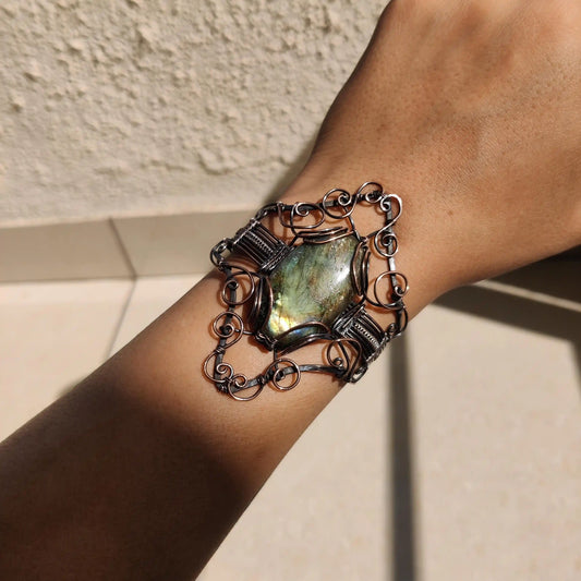 Gauranga - Labradorite Copper Cuff Bracelet - 004