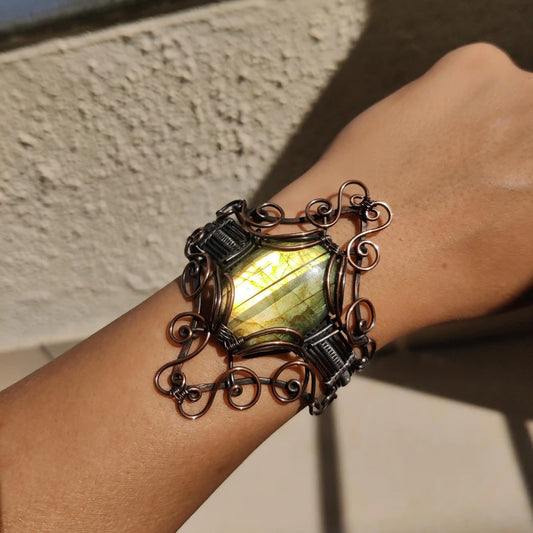 Gauranga - Labradorite Copper Cuff Bracelet - 003