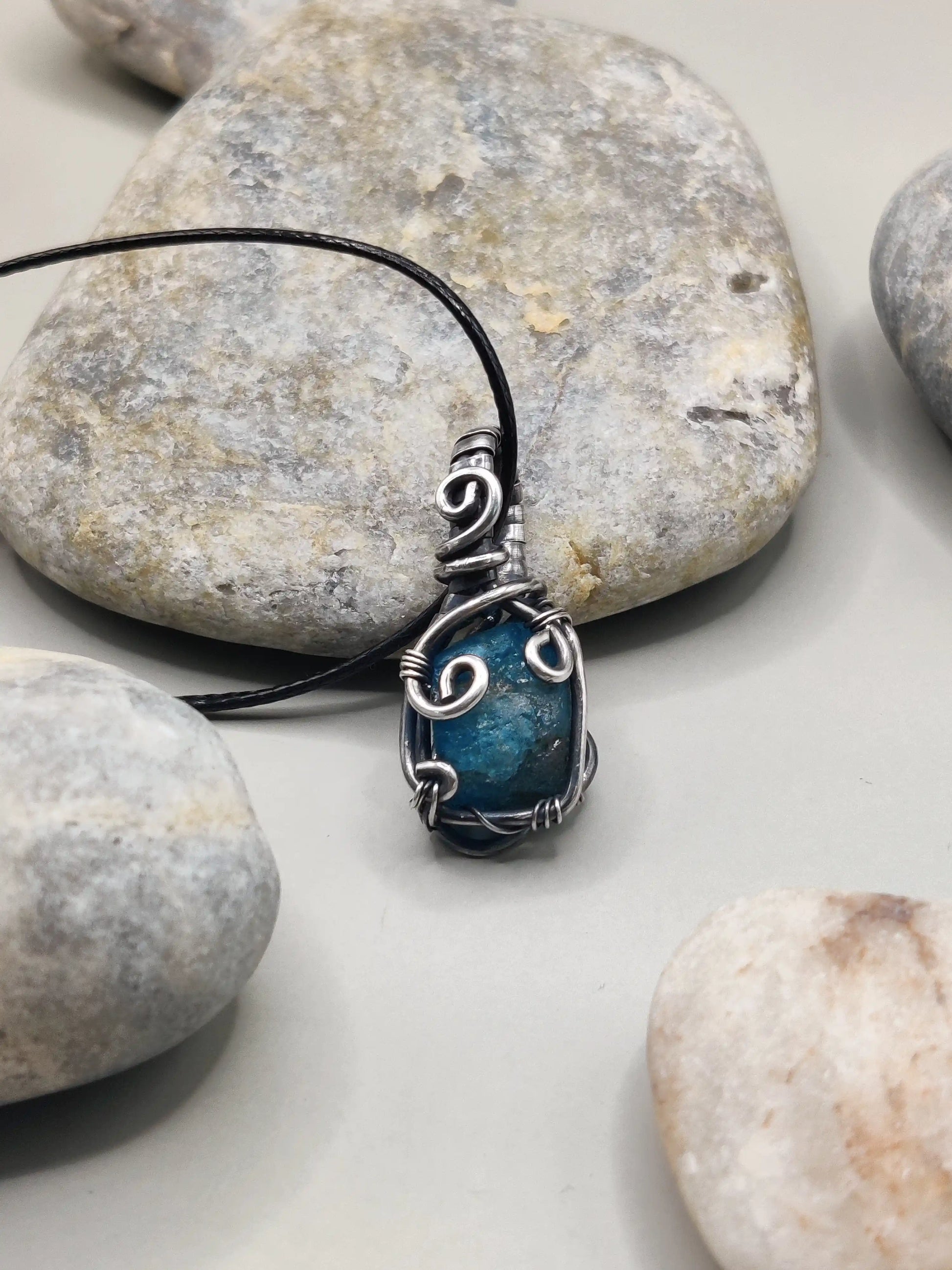video of Neil raw/rough Blue apatite sterling silver pendant 002