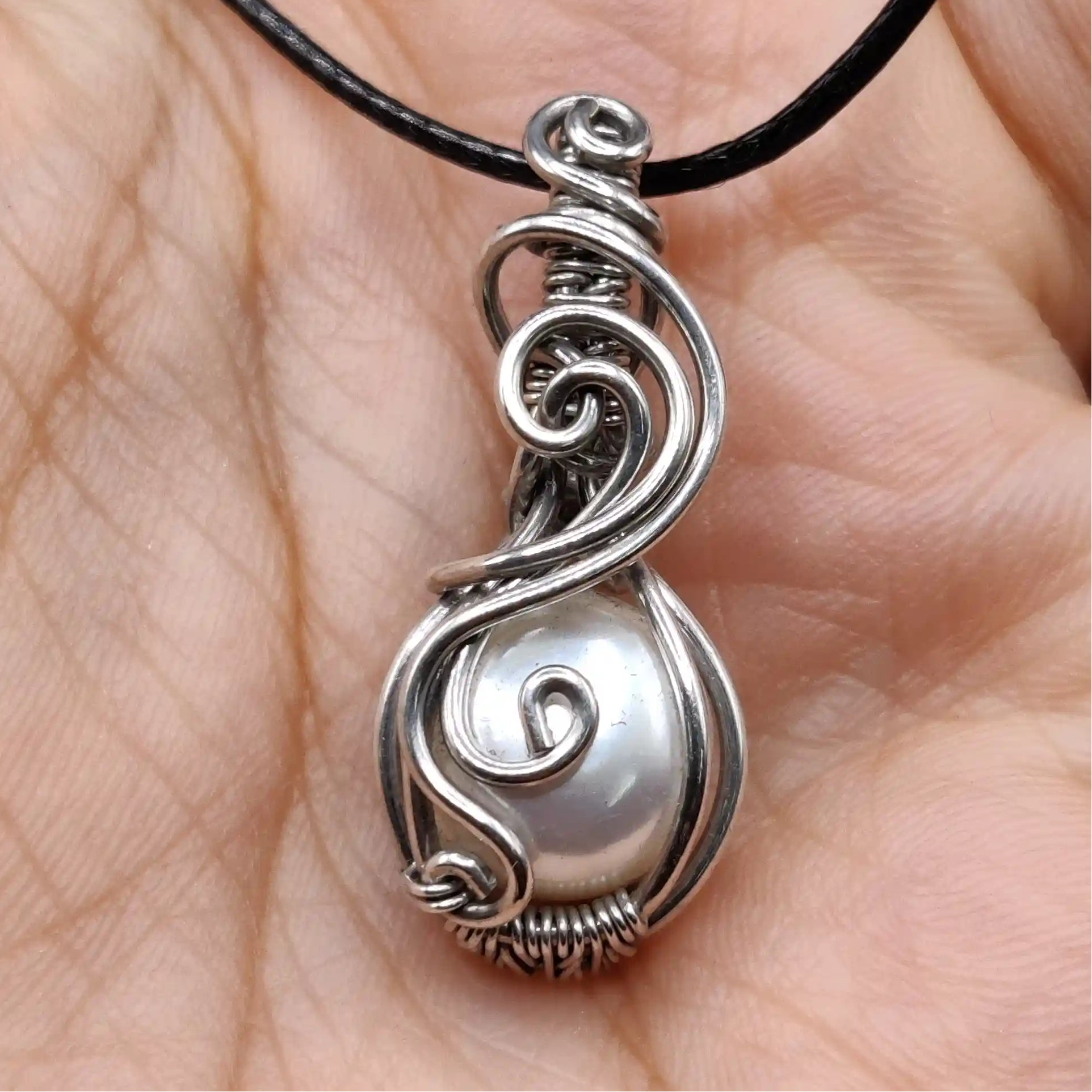 Chandna 001 cultured pearl and 925 silver pendant completely handcrafted by sanguine aura, India 