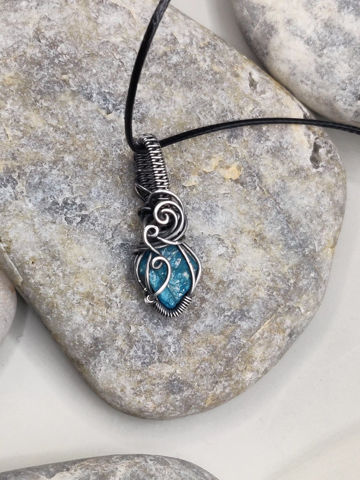 Neil - Raw Blue Apatite Silver Pendant 001