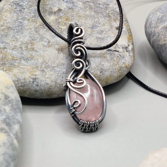 Runi - Rose Quartz Silver Necklace