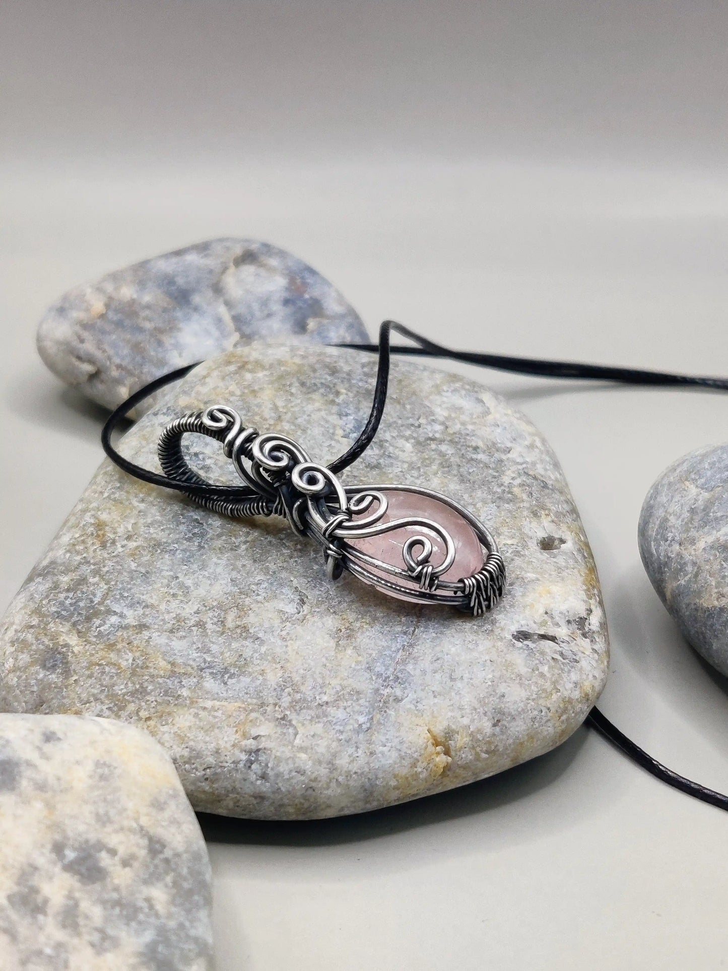 Runi - Rose Quartz Silver Necklace