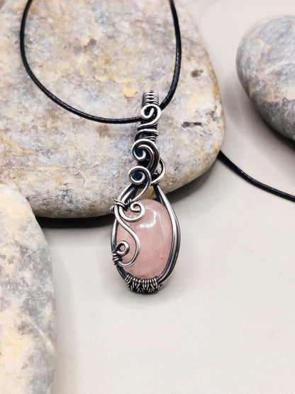 Runi - Rose Quartz Silver Necklace