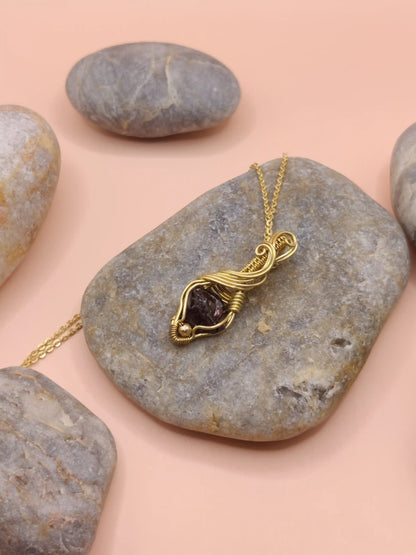 Niyati - Raw Garnet Brass Necklace 001