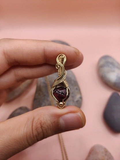 Niyati - Raw Garnet Brass Necklace 001