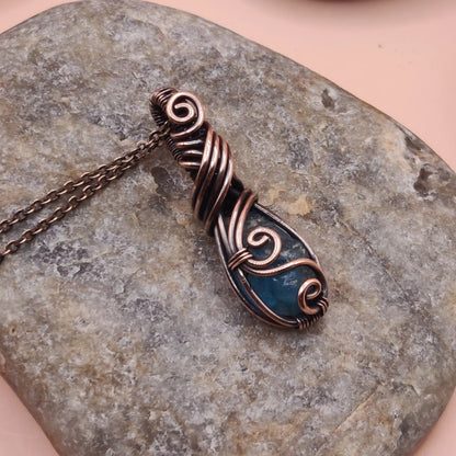 Niyati - Raw Blue Apatite Copper Necklace -004