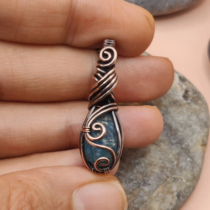 Niyati - Raw Blue Apatite Copper Necklace -004