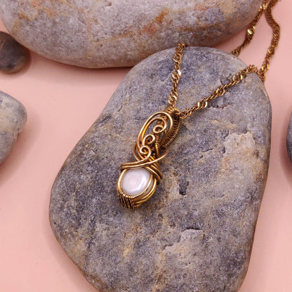 Indu - Pearl Necklace in Brass 002