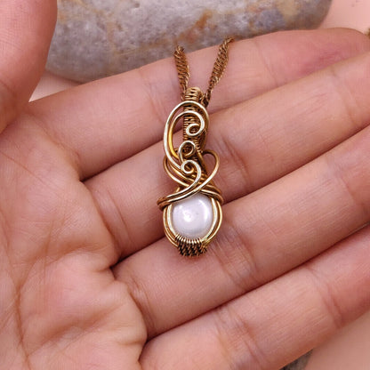 Indu - Pearl Necklace in Brass 002