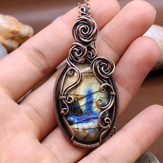 Laksha - Labradorite Necklace 001