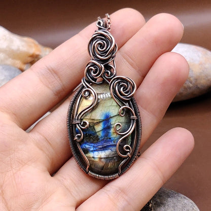 Laksha - Labradorite Necklace 001