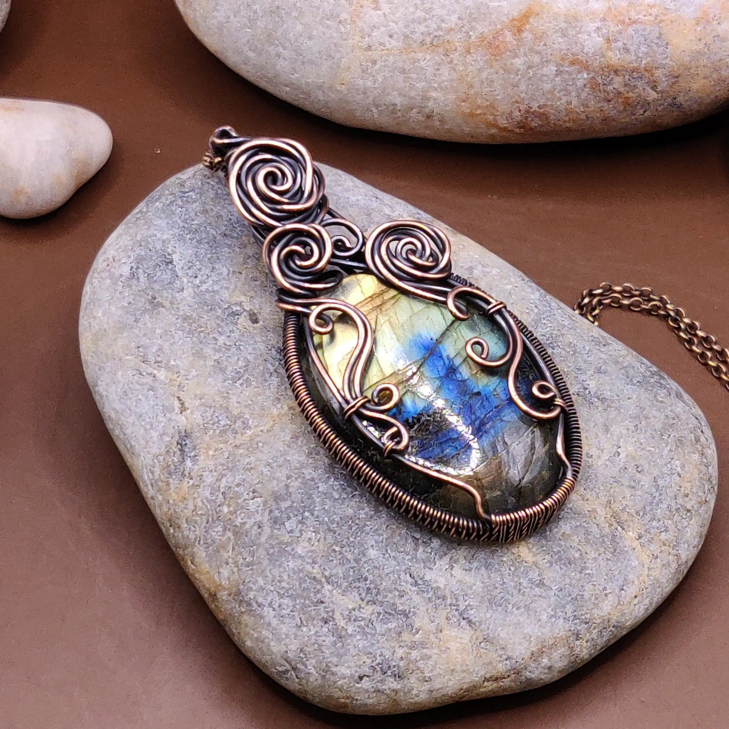 Laksha - Labradorite Necklace 001