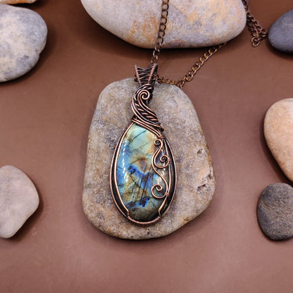Rumi - Labradorite Necklace 001