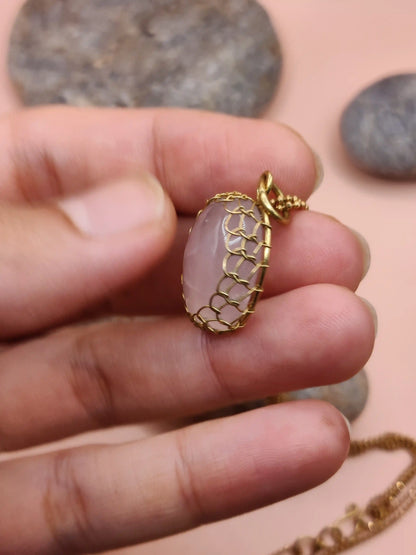 Meera – Rose Quartz Necklace – 004