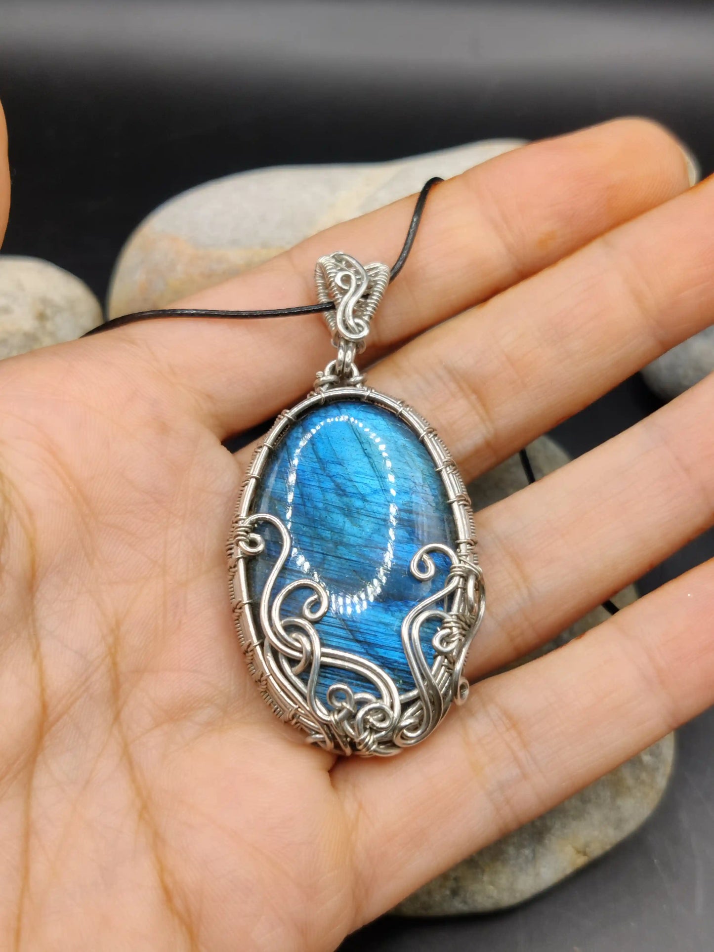 Manovriti - Labradorite Silver Pendant