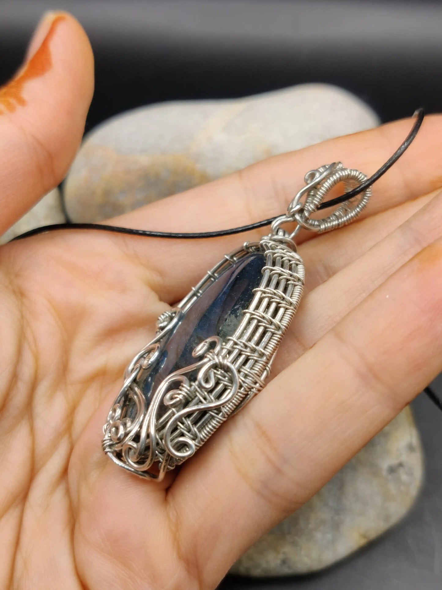 Manovriti - Labradorite Silver Pendant