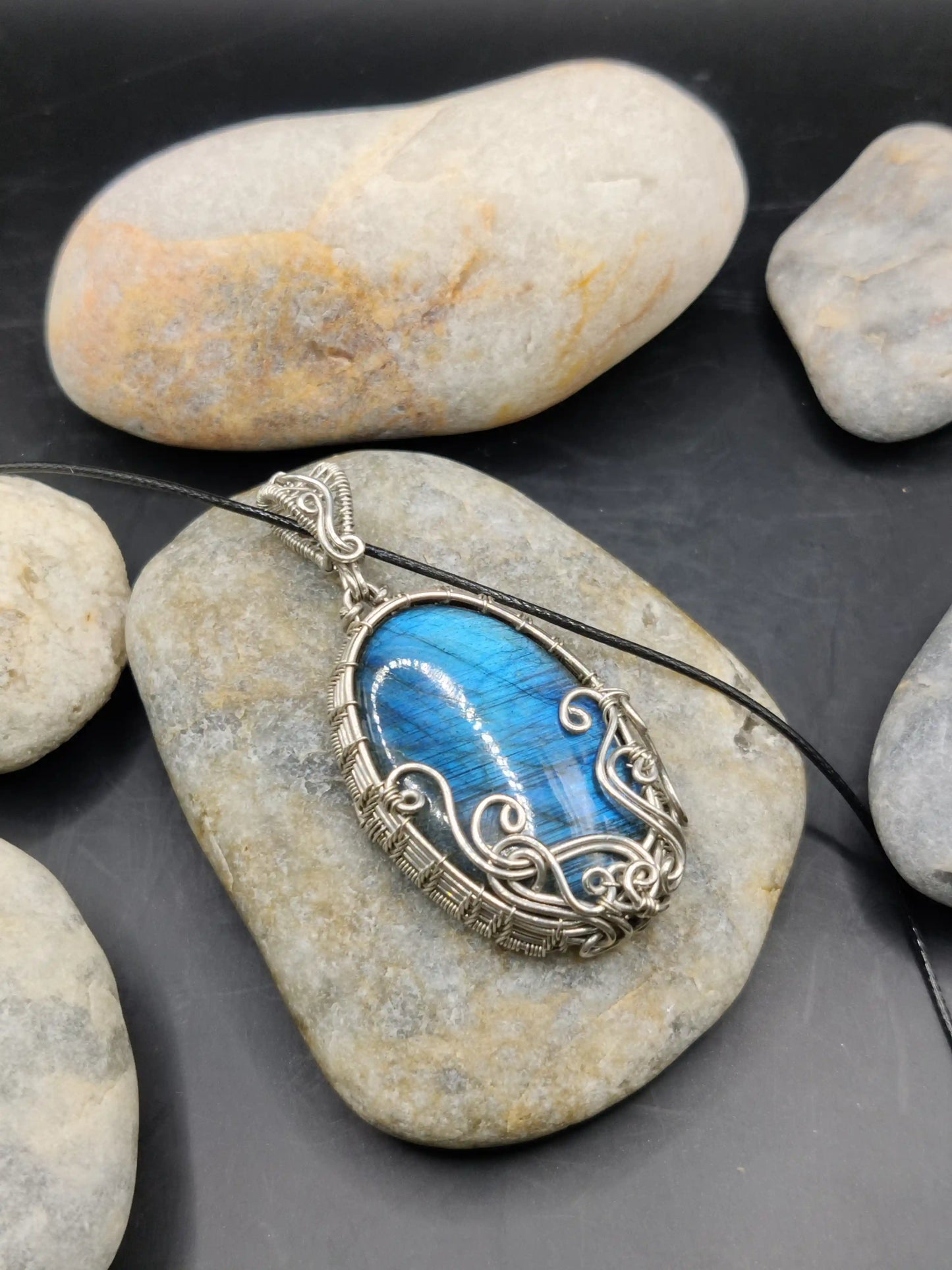 Manovriti - Labradorite Silver Pendant