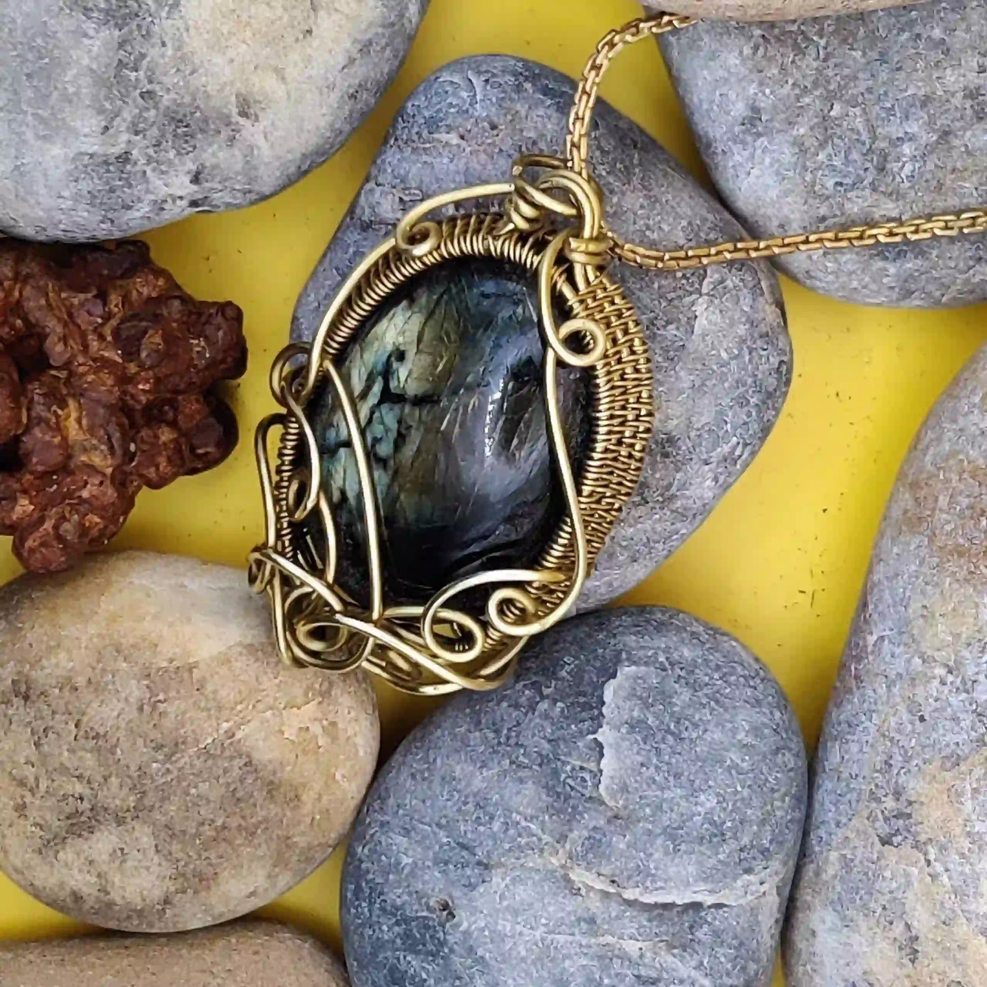 Manovriti-_Labradorite_Necklace-004 By Sanguine Aura Handcrafted Jewellery