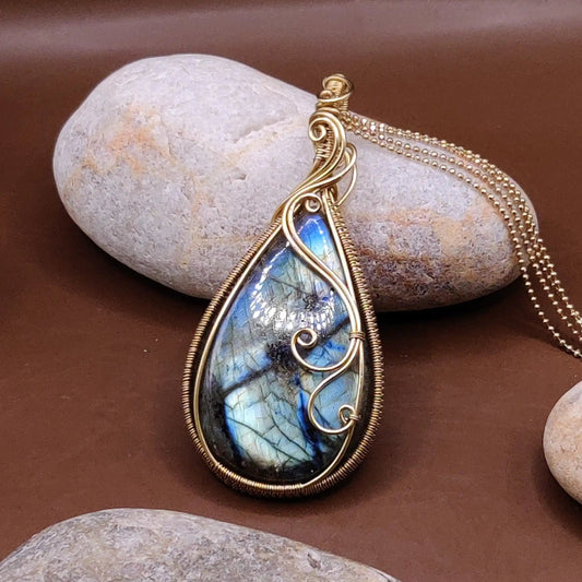 Prisha 003 natural labradorite brass pendant with blue, green and yellow multicolour flashes made by sanguine aura handmade jewellery, India 