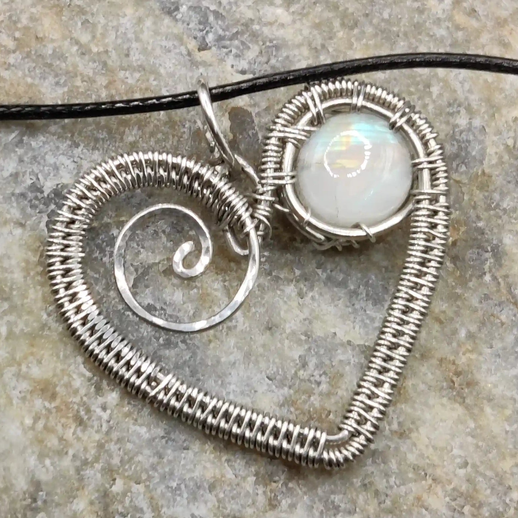 Sai rainbow moonstone silver pendant made in heart shape for the lover in you