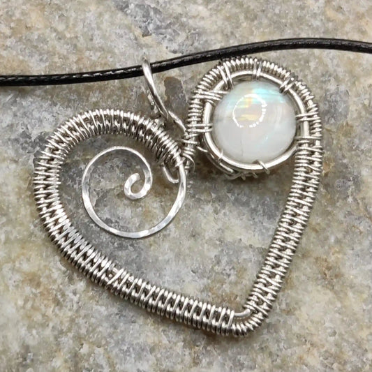 Sai rainbow moonstone silver pendant made in heart shape for the lover in you