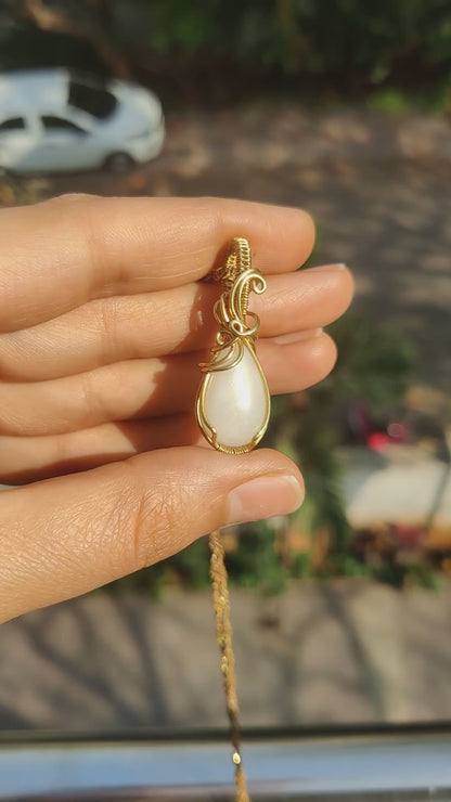 Anala - White Moonstone Necklace - 002